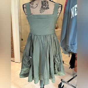 Forever 21 casual olive drab dress with full skirt, fitted bodice